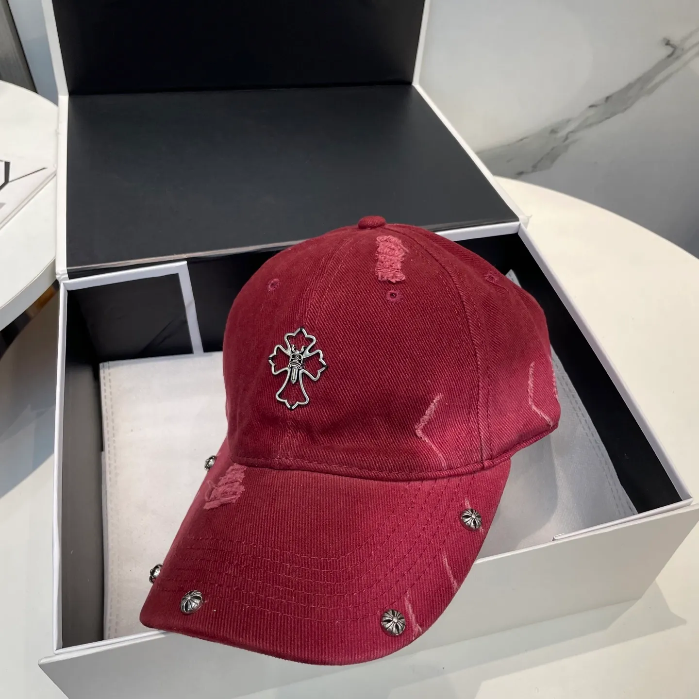 P70 Crow Heart 🆕🆕25 new baseball cap, stylish and classic cross logo, casual with a cool feeling, unisex style, same style for men and women! Very easy to match! Head circumference: 56-58cm is available